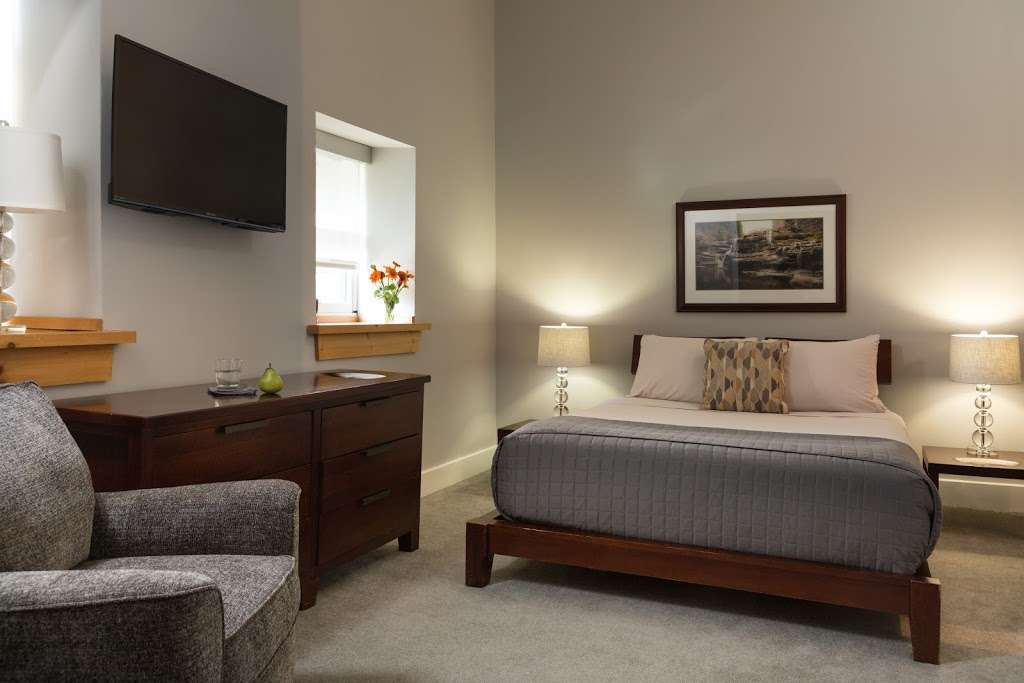 Ledges Hotel | 120 Falls Ave, Hawley, PA 18428, USA | Phone: (570) 226-1337