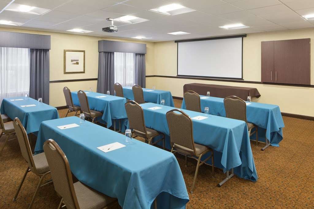 Country Inn & Suites | 8825 Yellow Brick Rd, Baltimore, MD 21237 | Phone: (443) 772-5000
