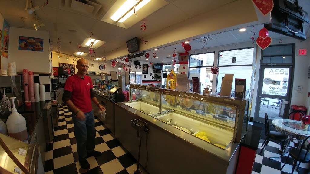 Terrys Old Fashion Ice Cream Shop | 22 Atlantic Ave, Marblehead, MA 01945, USA | Phone: (781) 639-2373