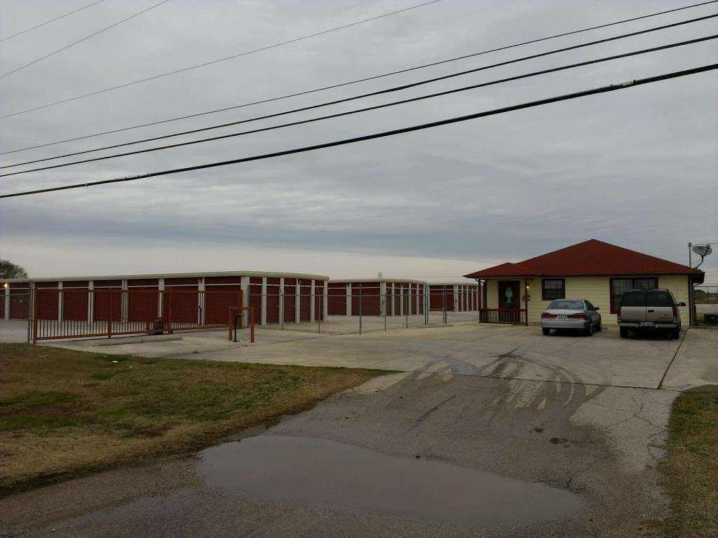 Southeast Mini Storage | 11270 US-181, San Antonio, TX 78223 | Phone: (210) 633-9545