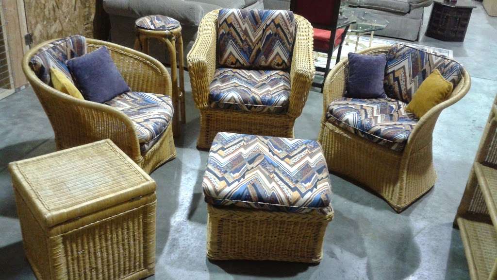 AHMM Furniture Warehouse | 1580 SW Market St, Pleasant Hill, MO 64080, USA | Phone: (816) 875-6131