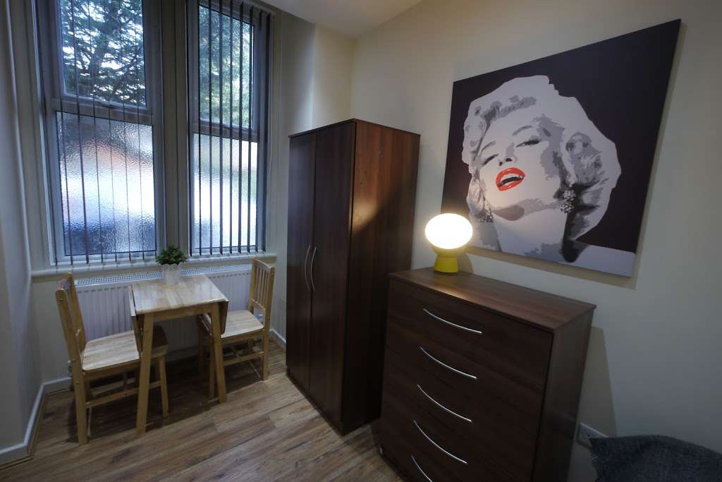 Cheap Accommodation Willesden | 20 St Pauls Ave, London NW2 5SX, UK | Phone: 020 8459 6203