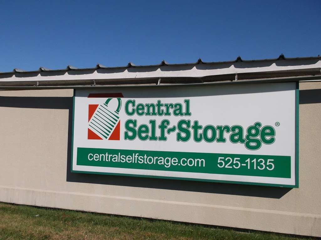 Central Self Storage | 13824 Blue Pkwy, Kansas City, MO 64139, USA | Phone: (816) 525-1135