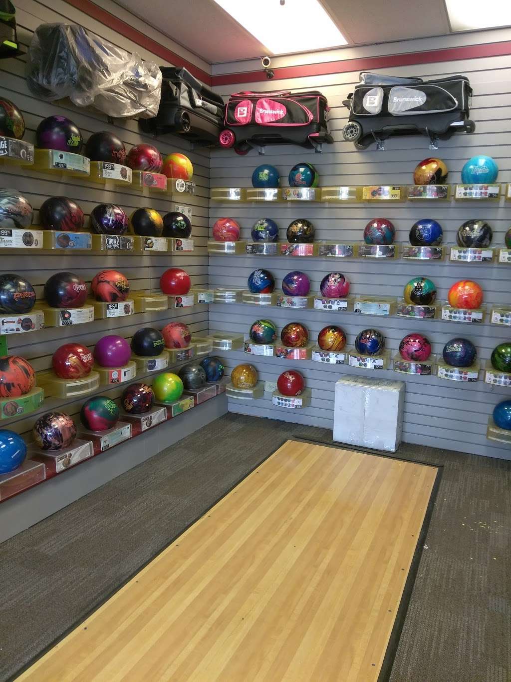 Andys Bowling Pro Shop | 6358 S Pulaski Rd, Chicago, IL 60629, USA | Phone: (773) 581-6363