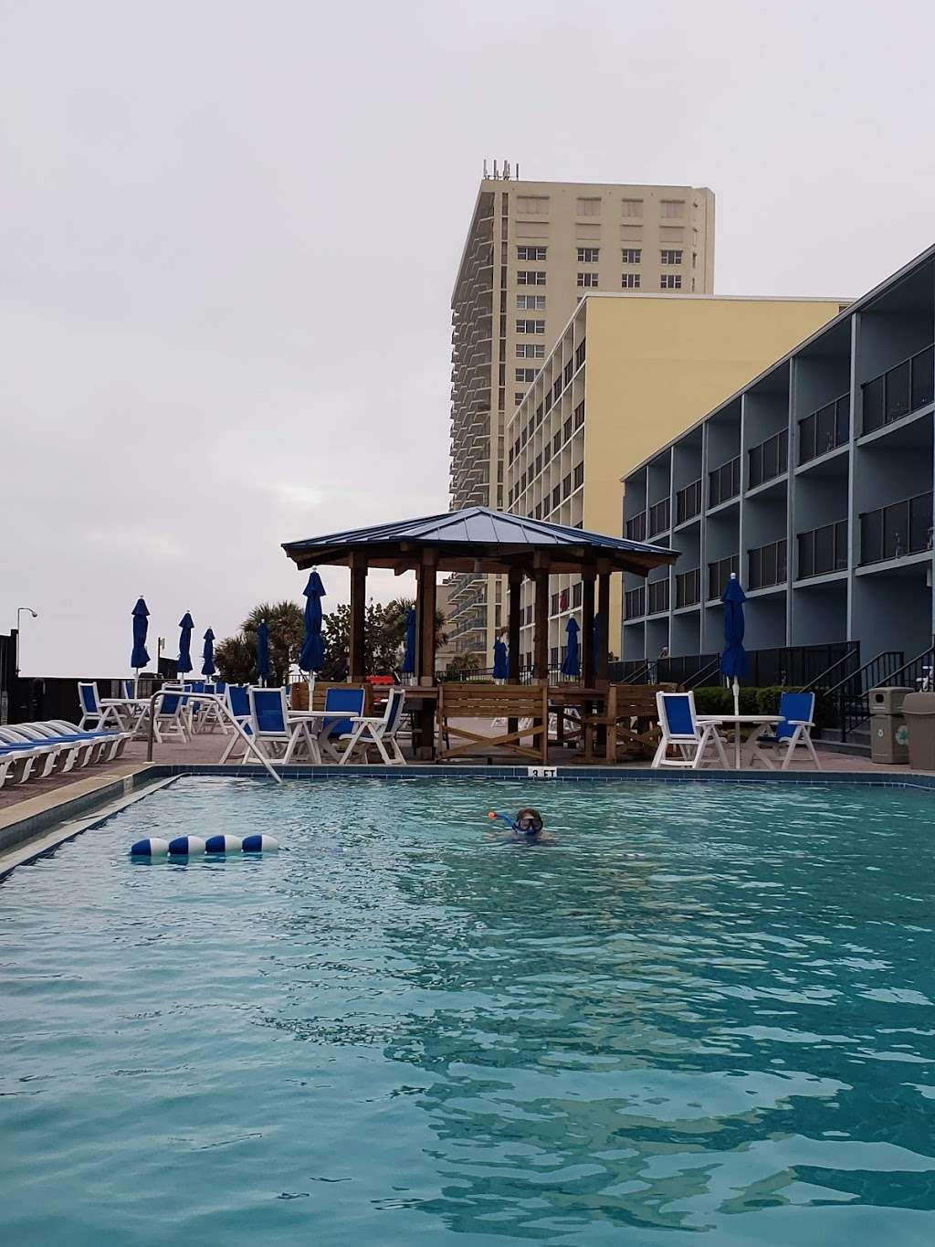 Bluegreen Dolphin Beach Club | 3355 S Atlantic Ave, Daytona Beach, FL 32118 | Phone: (386) 761-8130