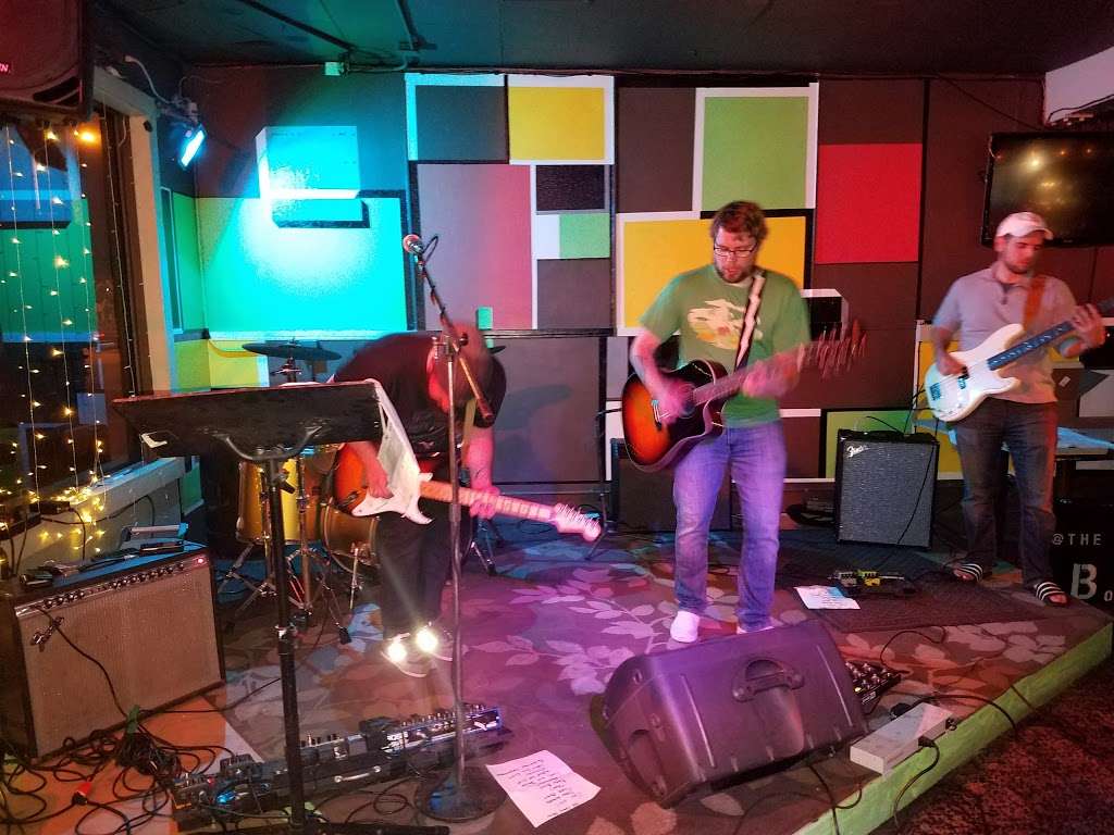 The Salty Frog Bar | 992 Palm Ave, Imperial Beach, CA 91932, USA | Phone: (619) 429-3764