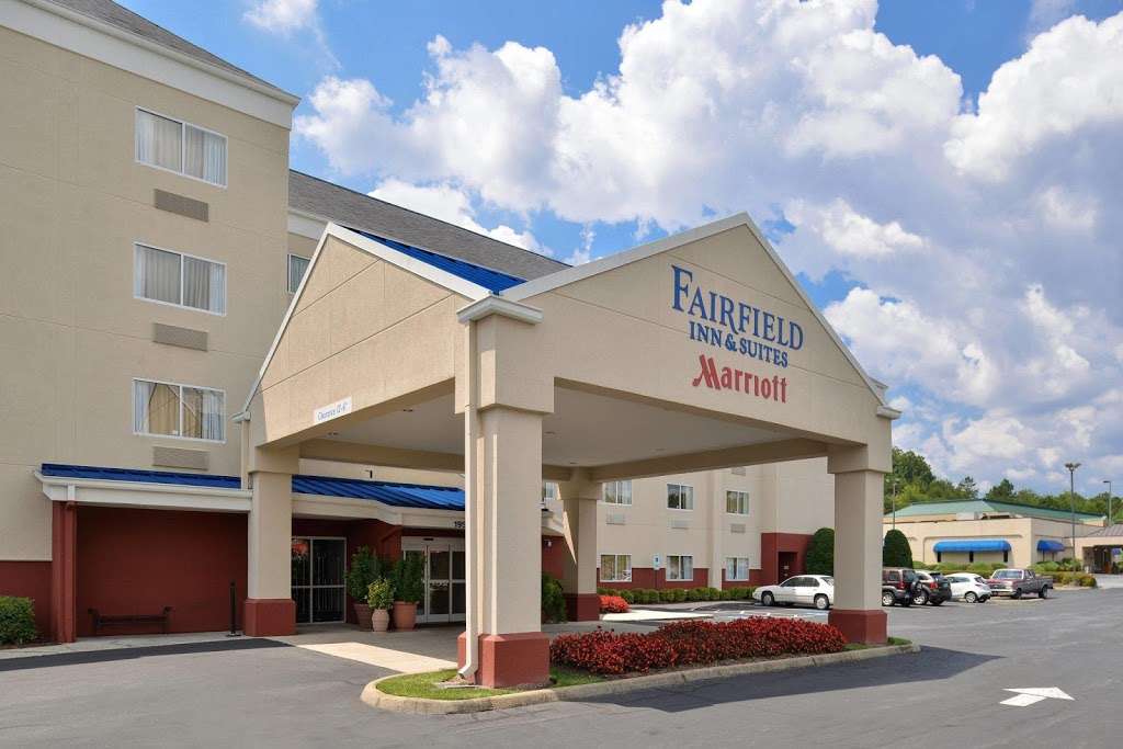 Fairfield Inn & Suites by Marriott Hickory | 1950 13th Ave Dr SE, Hickory, NC 28602, USA | Phone: (828) 431-3000