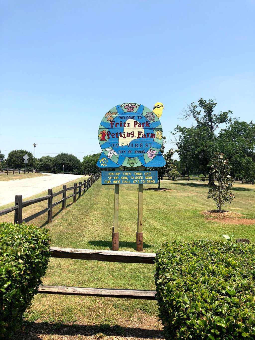 Fritz Park Petting Farm | 312 E Vilbig St, Irving, TX 75060, USA | Phone: (972) 721-2640