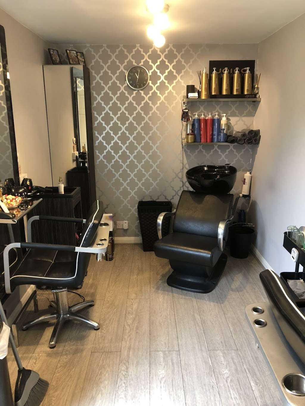 Lisa’s Hair Salon | 14 Hasted Cl, Greenhithe DA9 9HT, UK | Phone: 07403 777348