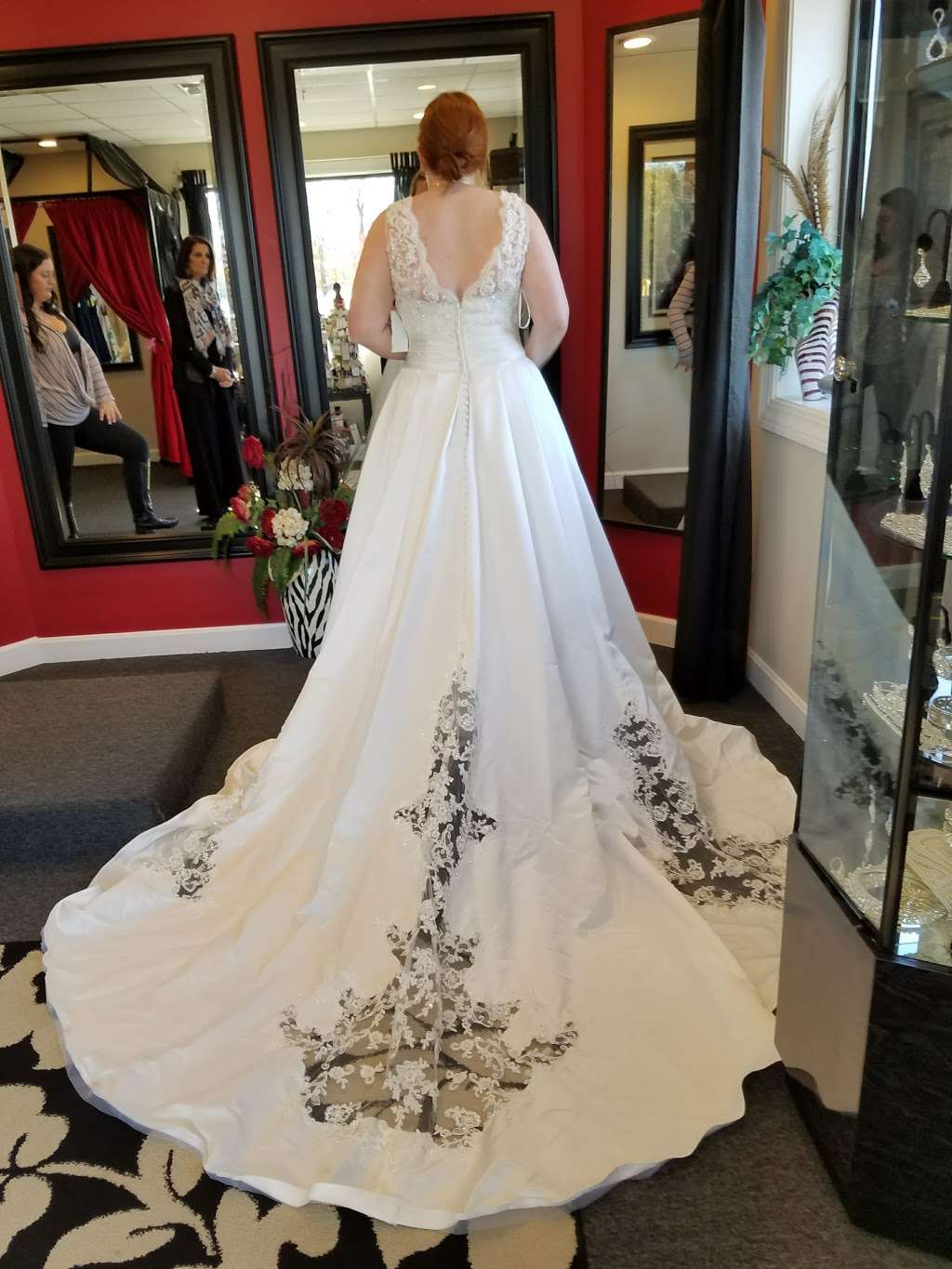 Blushing Bride | 215 Newbury St # 207, Peabody, MA 01960, USA | Phone: (978) 535-4141