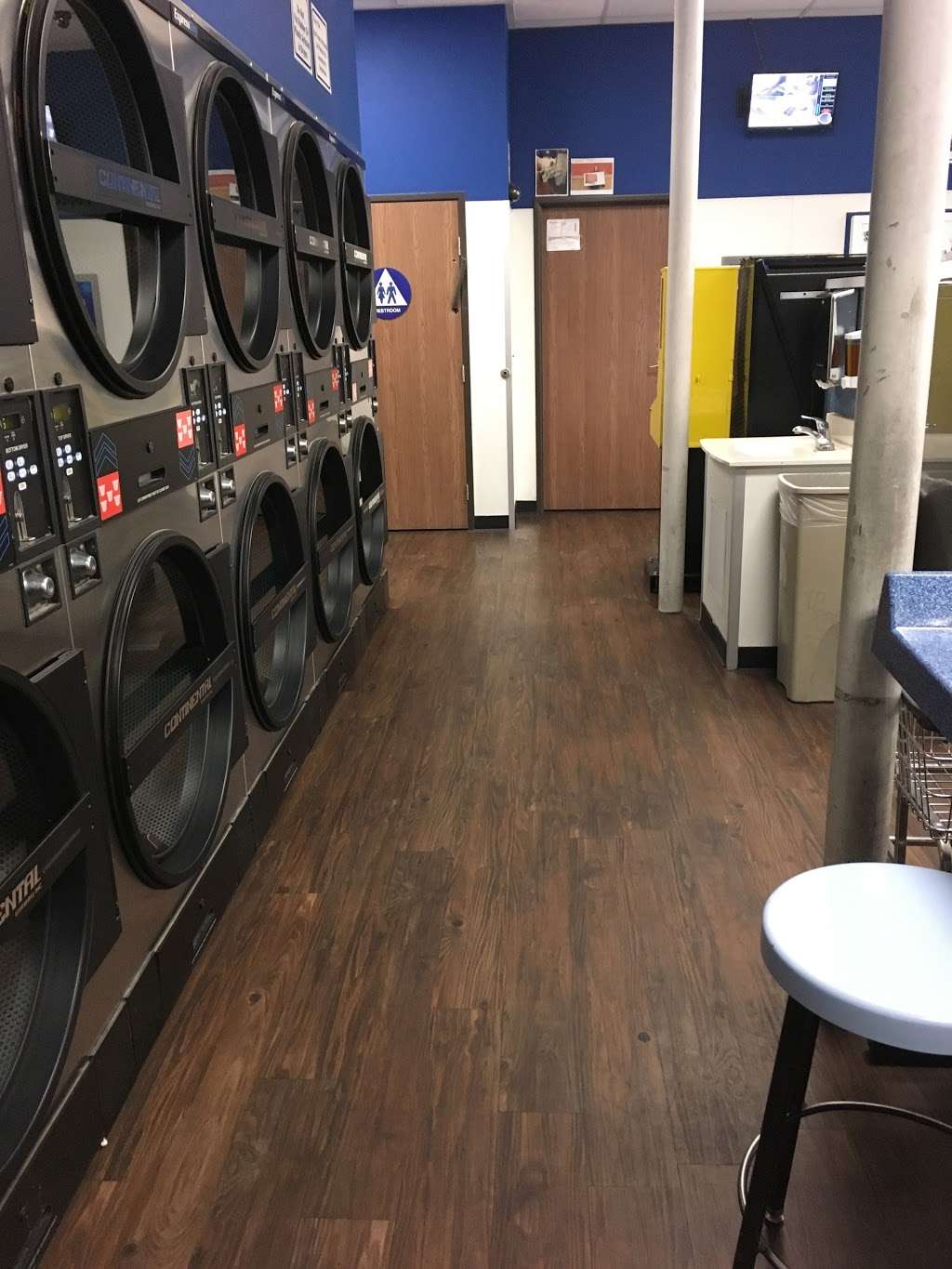 Lavanderia/Laundromat | 15105 Lakewood Blvd, Paramount, CA 90723, USA | Phone: (949) 464-8177