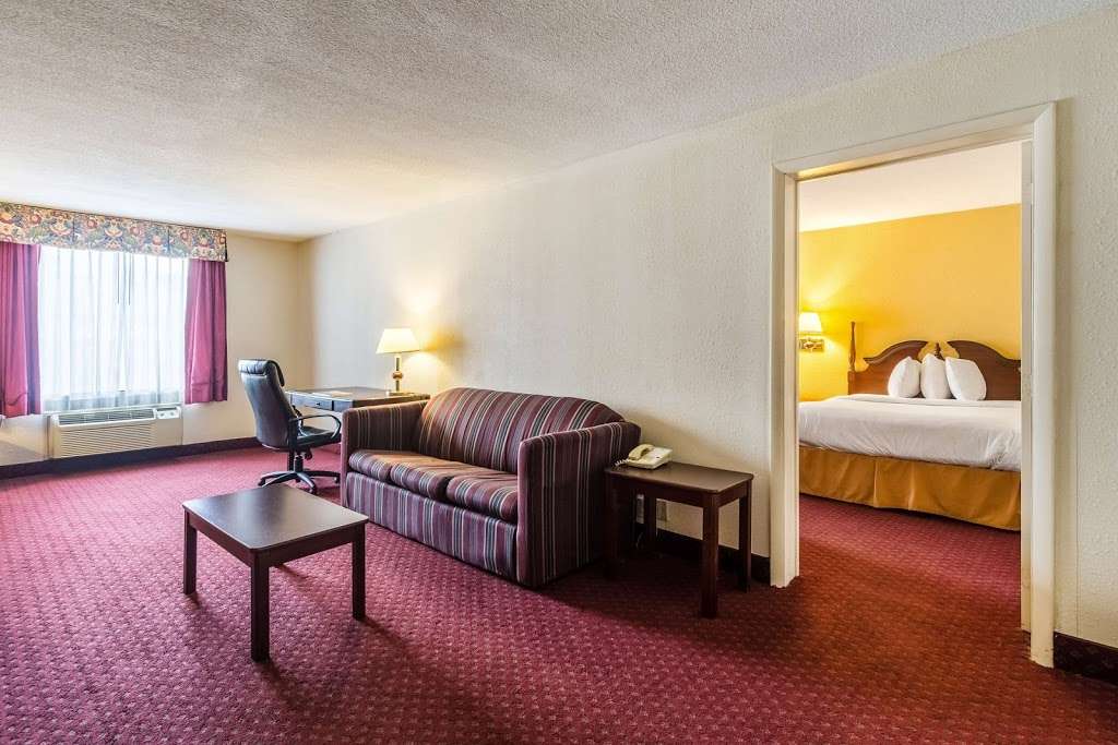 Motel 6 Chambersburg, PA | 1095 Wayne Ave, Chambersburg, PA 17201, USA | Phone: (717) 263-3400