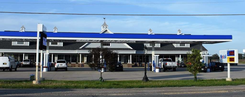 Mobil | 229 S Rd, Genoa City, WI 53128 | Phone: (262) 295-1115