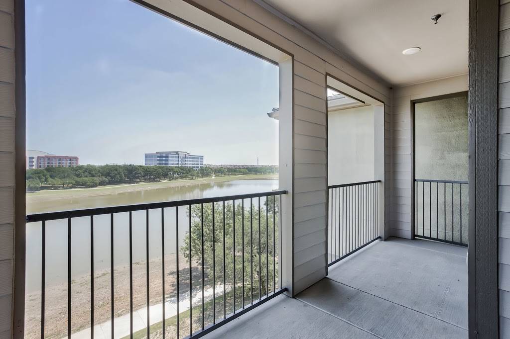 Lakeside Lofts | 11500 Lago Vista E, Farmers Branch, TX 75234, USA | Phone: (972) 869-8007