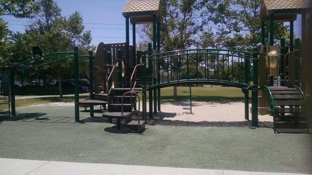 Oak Creek Community Park | 15616 Valley Oak Dr, Irvine, CA 92618, USA | Phone: (949) 724-6830