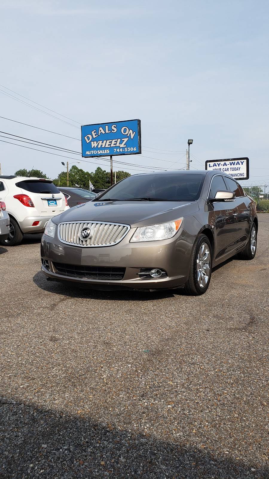 Deals On Wheelz Auto Sales | 2443 Lamar Ave, Memphis, TN 38114, USA | Phone: (901) 744-5306