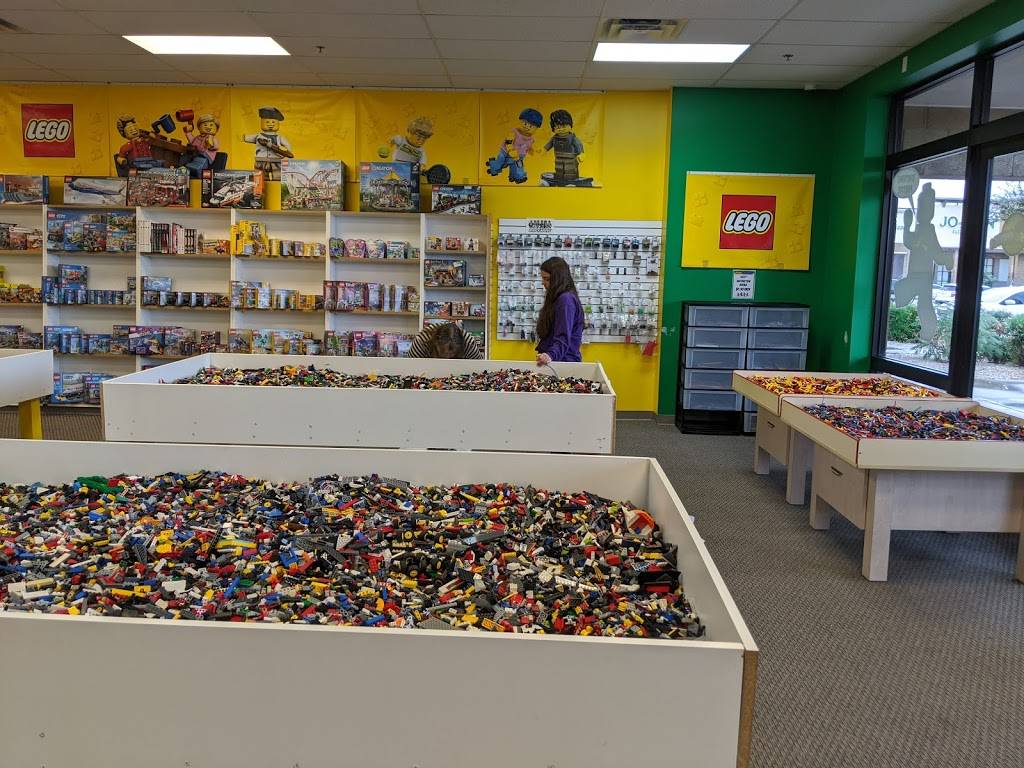 Bricks & Minifigs | 1721 N Dysart Rd #108, Avondale, AZ 85392, USA | Phone: (623) 518-3113