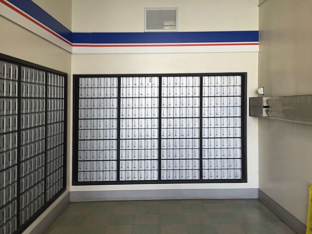 Harbor Station Milwaukee Post Office | 1416 S 11th St, Milwaukee, WI 53204, USA