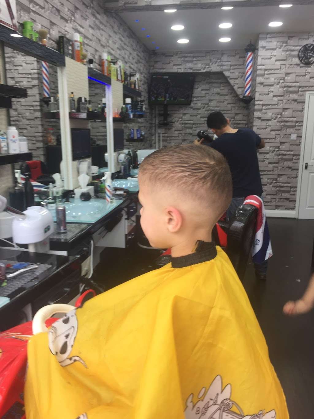 Blade barber | 401 Durnsford Rd, London SW19 8EE, UK | Phone: 020 8946 9500