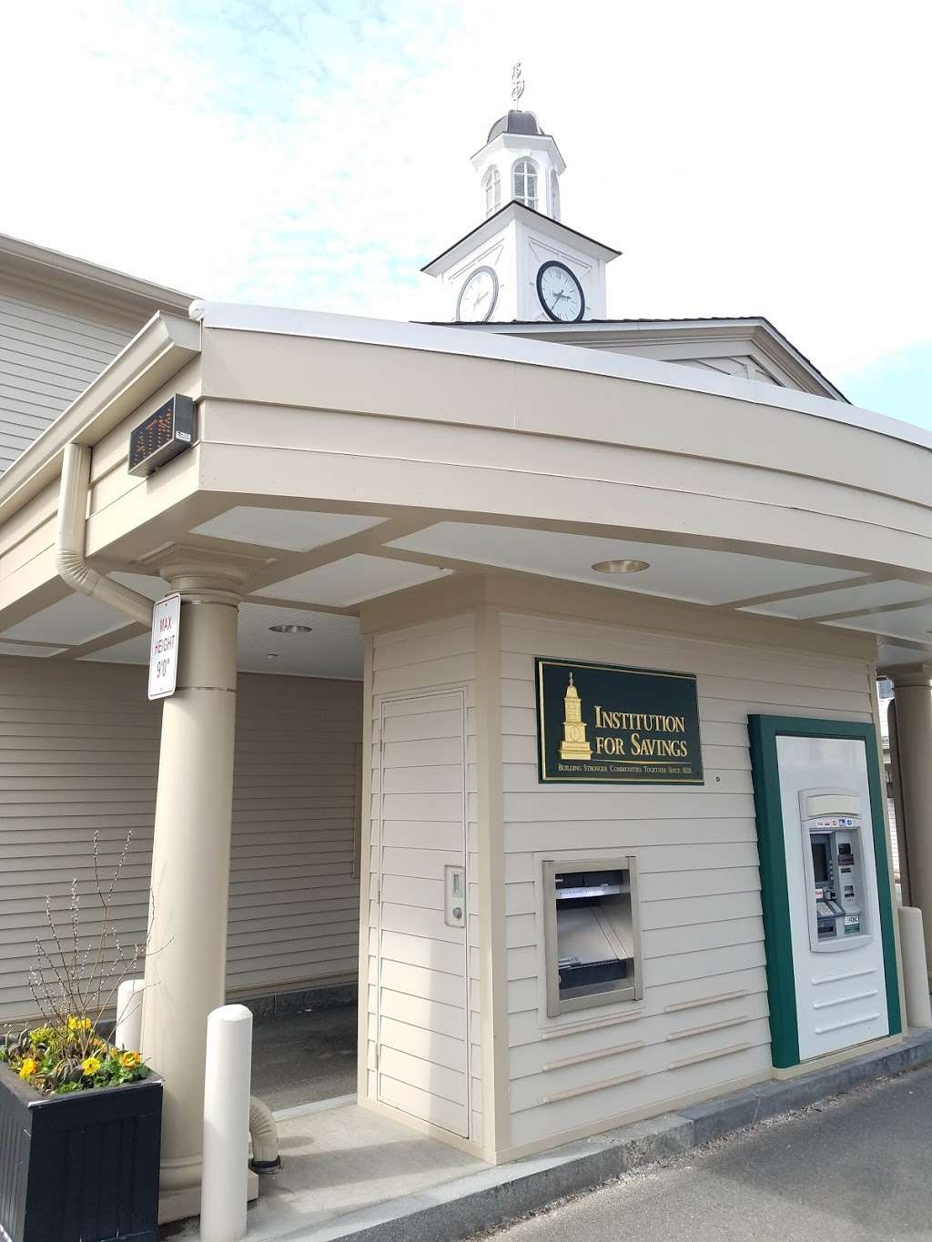 Institution for Savings Topsfield Office | 5 Main St, Topsfield, MA 01983 | Phone: (978) 356-3600