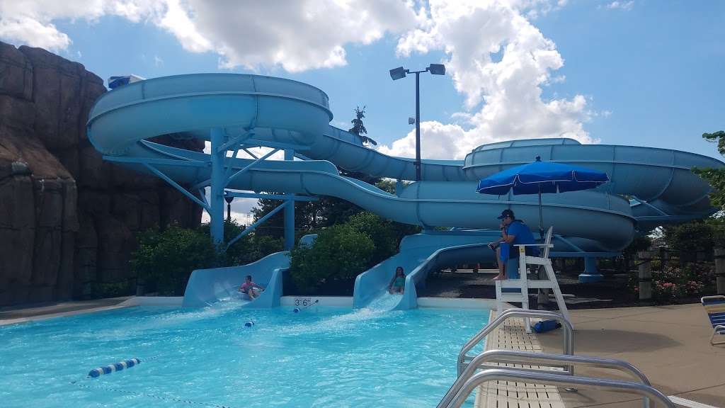 Family Aquatic Center at Heritage Park | 105 Community Blvd, Wheeling, IL 60090 | Phone: (847) 465-3333