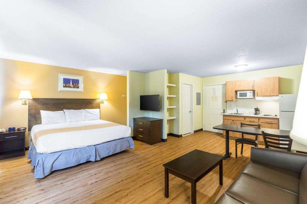 Suburban Extended Stay Hotel Lewisville | 1920 Lakepointe Dr, Lewisville, TX 75057, USA | Phone: (972) 459-7777