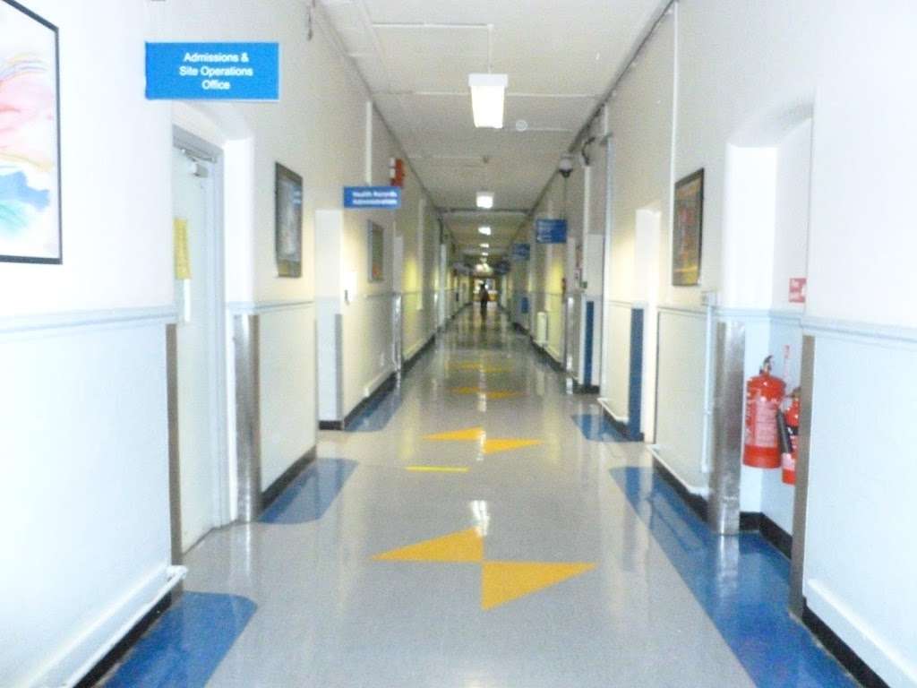 Hammersmith Hospital | 150 Du Cane Rd, Shepherds Bush, London W12 0HS, UK | Phone: 020 3313 1000