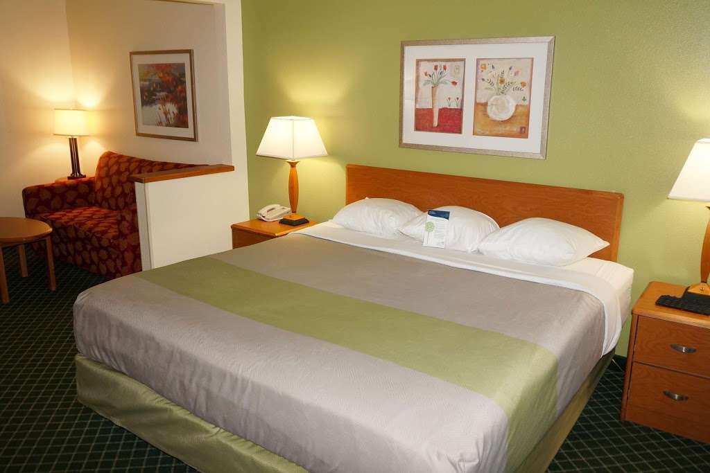 Motel 6 Indianapolis Anderson | 2205 E 59th St, Anderson, IN 46013, USA | Phone: (866) 816-0706