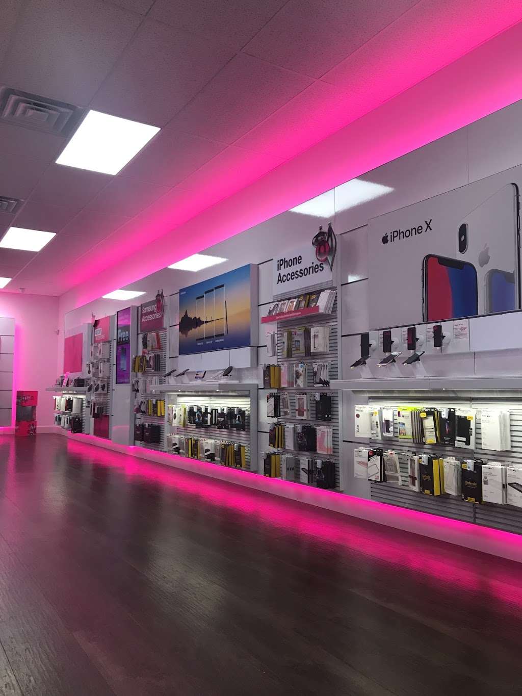 T-Mobile | 492 Town Center Dr, Mooresville, IN 46158, USA | Phone: (317) 584-6329