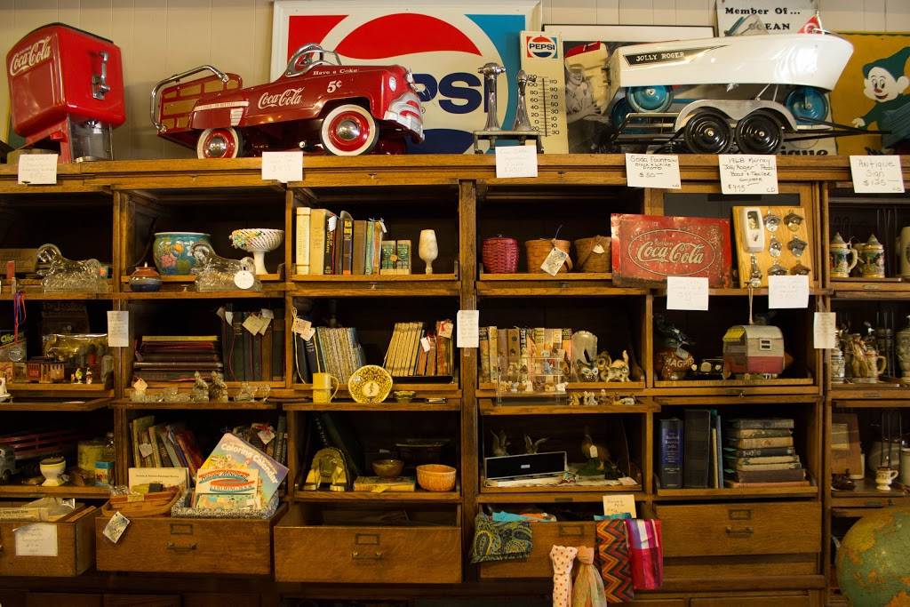 Roberts Antiques | 26 E Mellen St, Hampton, VA 23663, USA | Phone: (757) 722-0222