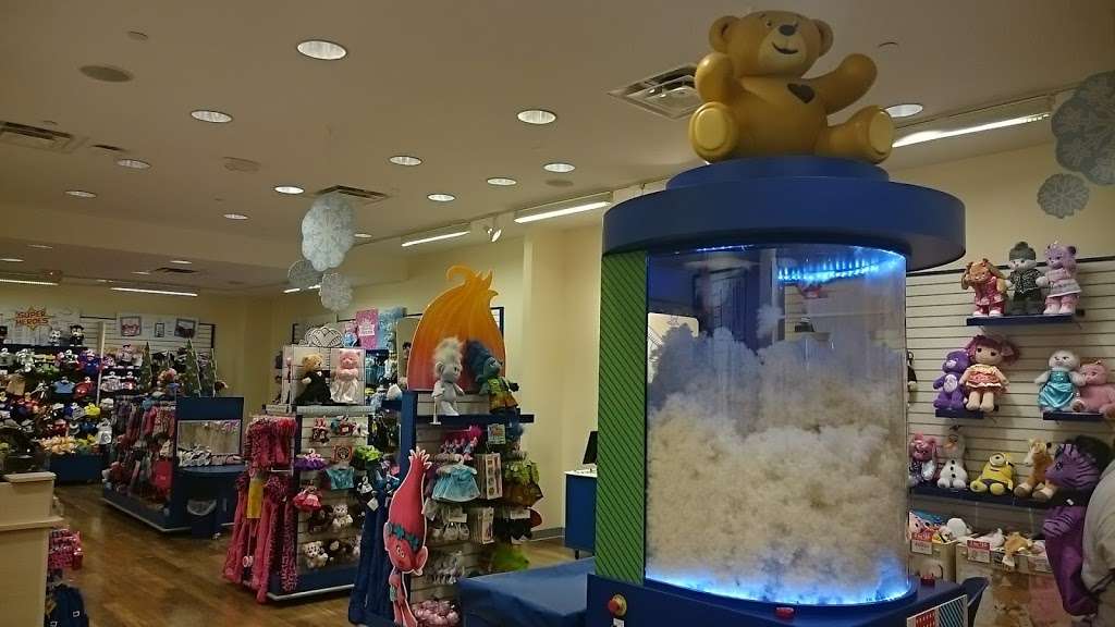 Build-A-Bear Workshop | 1961 Chain Bridge Rd Ste J8L, Tysons, VA 22102, USA | Phone: (703) 852-1558