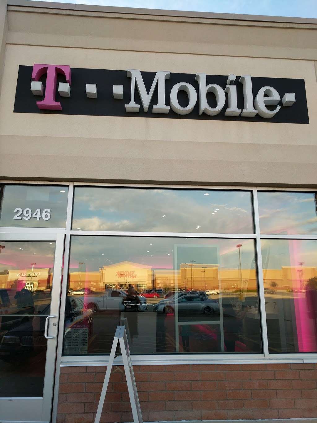 T-Mobile | 2946 US-34, Oswego, IL 60543, USA | Phone: (630) 554-1701