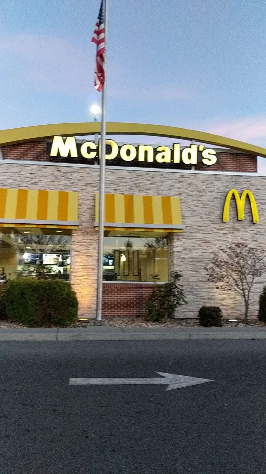 McDonalds | 210 Kernstown Commons Blvd, Winchester, VA 22602, USA | Phone: (540) 868-0126