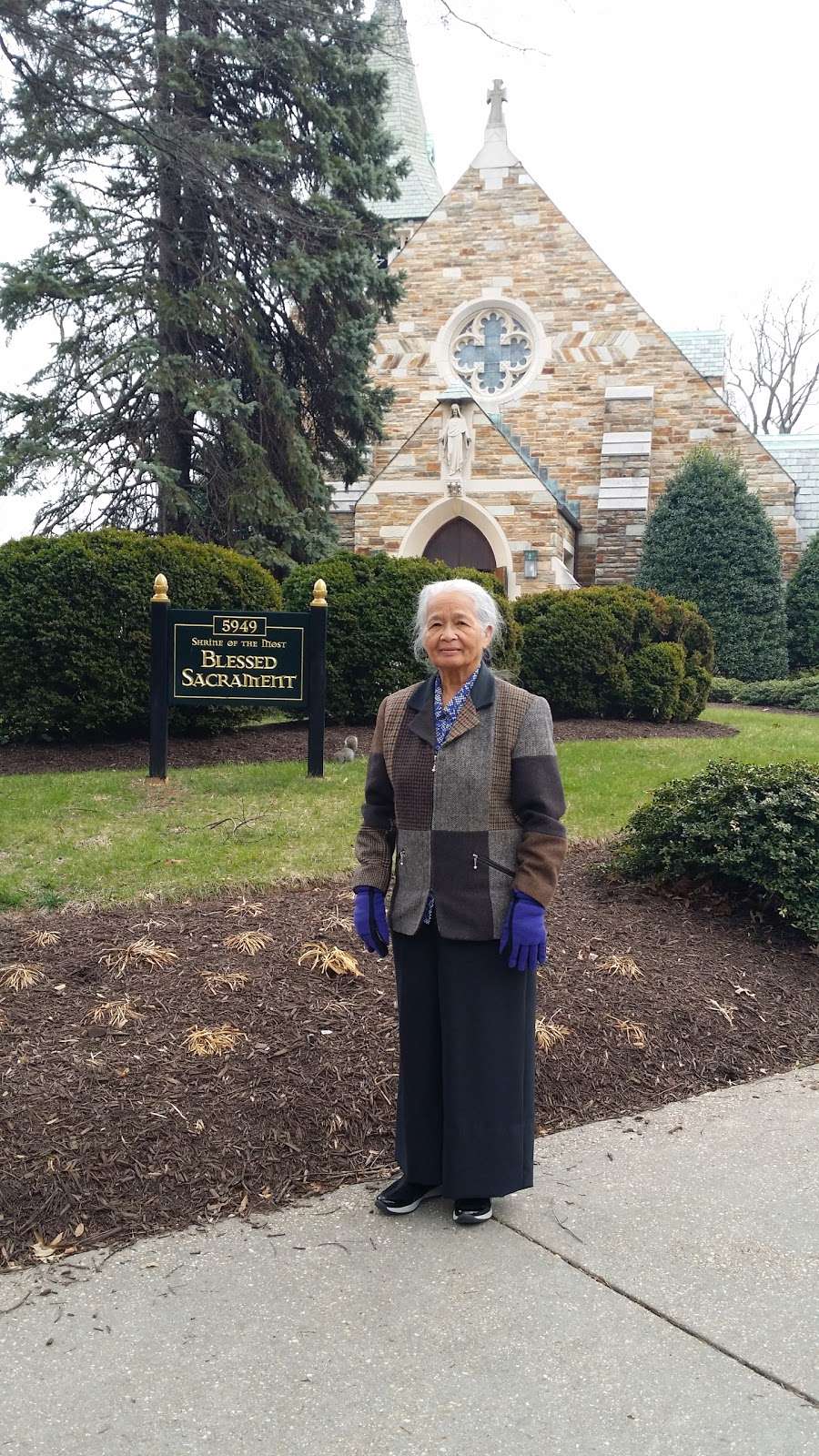 Shrine of the Most Blessed Sacrament | 3630 Quesada St NW, Washington, DC 20015, USA | Phone: (202) 966-6575