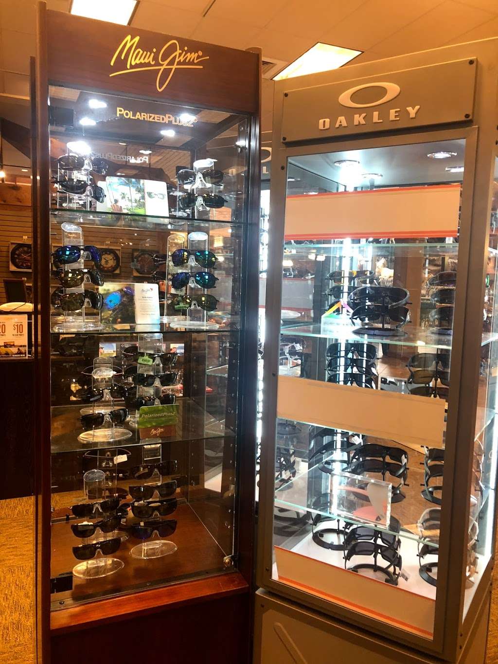 Sunglass Hut | 100 Cabela Dr, Hamburg, PA 19526 | Phone: (610) 929-7032