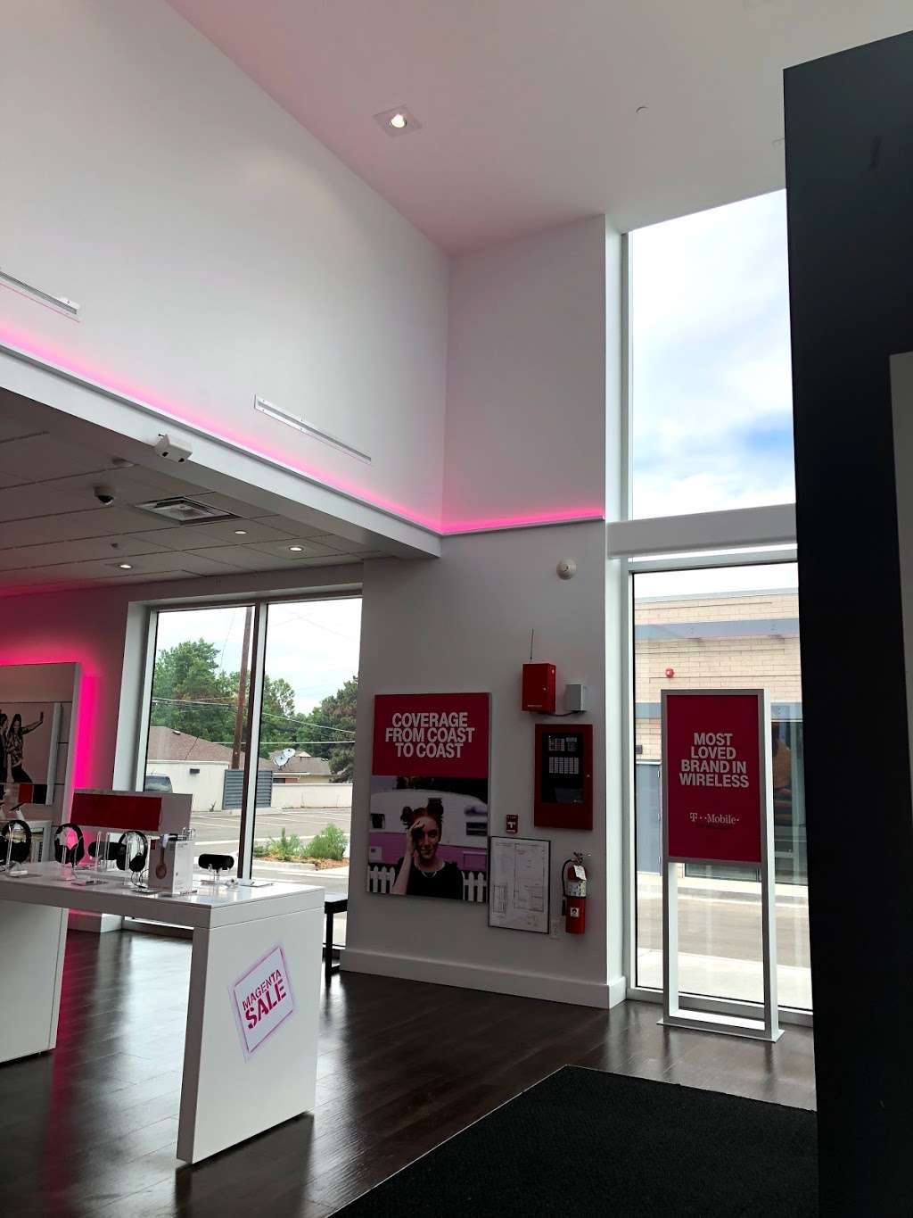 T-Mobile | 925 S Colorado Blvd, Denver, CO 80246, USA | Phone: (720) 506-5568