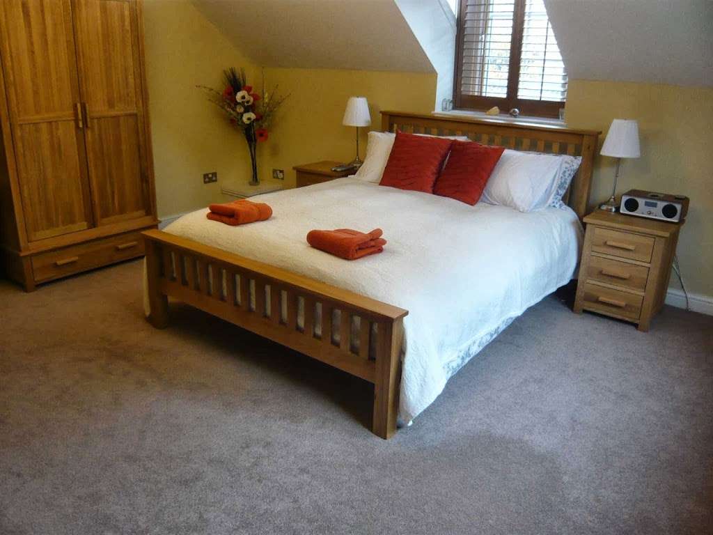 Oaklands Manor B & B | 16 Turpins Chase, Welwyn AL6 0RA, UK | Phone: 01438 717077