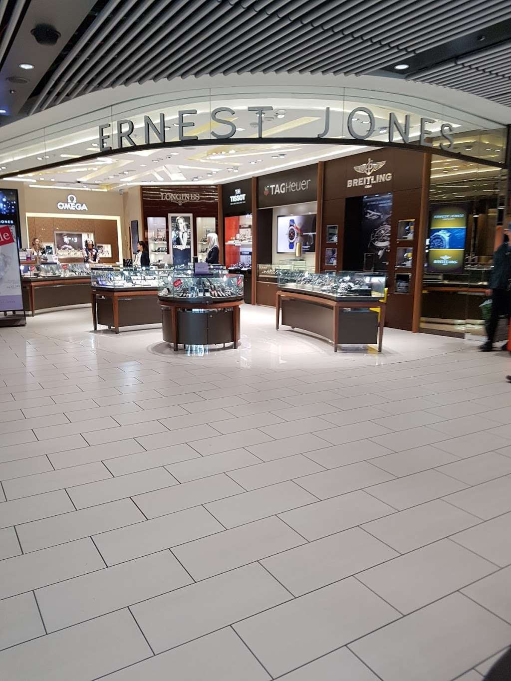 ERNEST JONES | 2, Lower Level, Gatwick Airport (LGW), South Terminal, Airport Way, Horley, Gatwick RH6 0NN, UK | Phone: 01293 569076