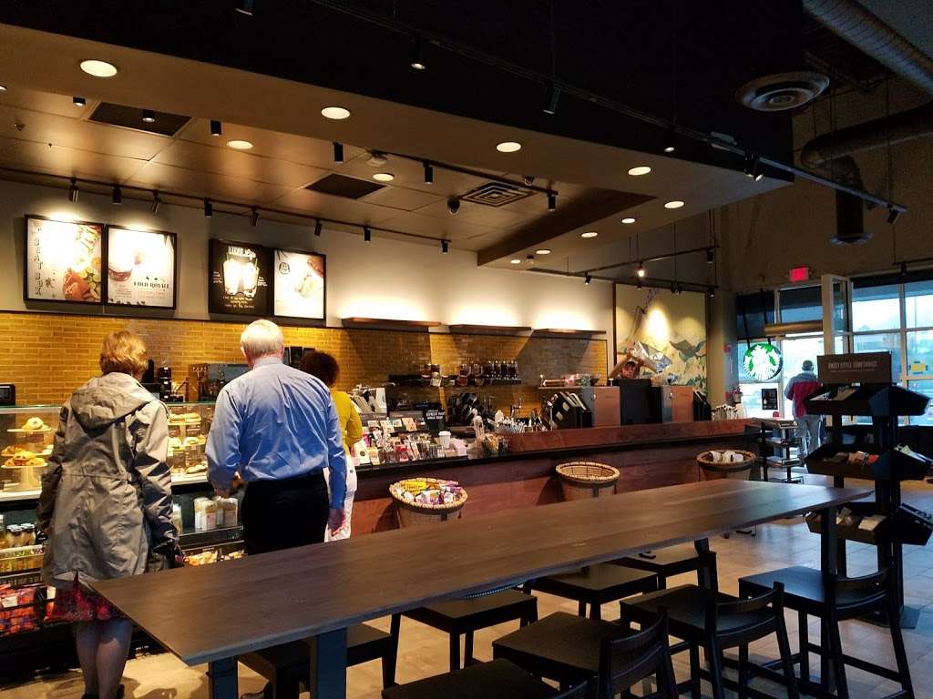 Starbucks | 113 Mill Plain Rd, Danbury, CT 06811, USA | Phone: (203) 778-0203