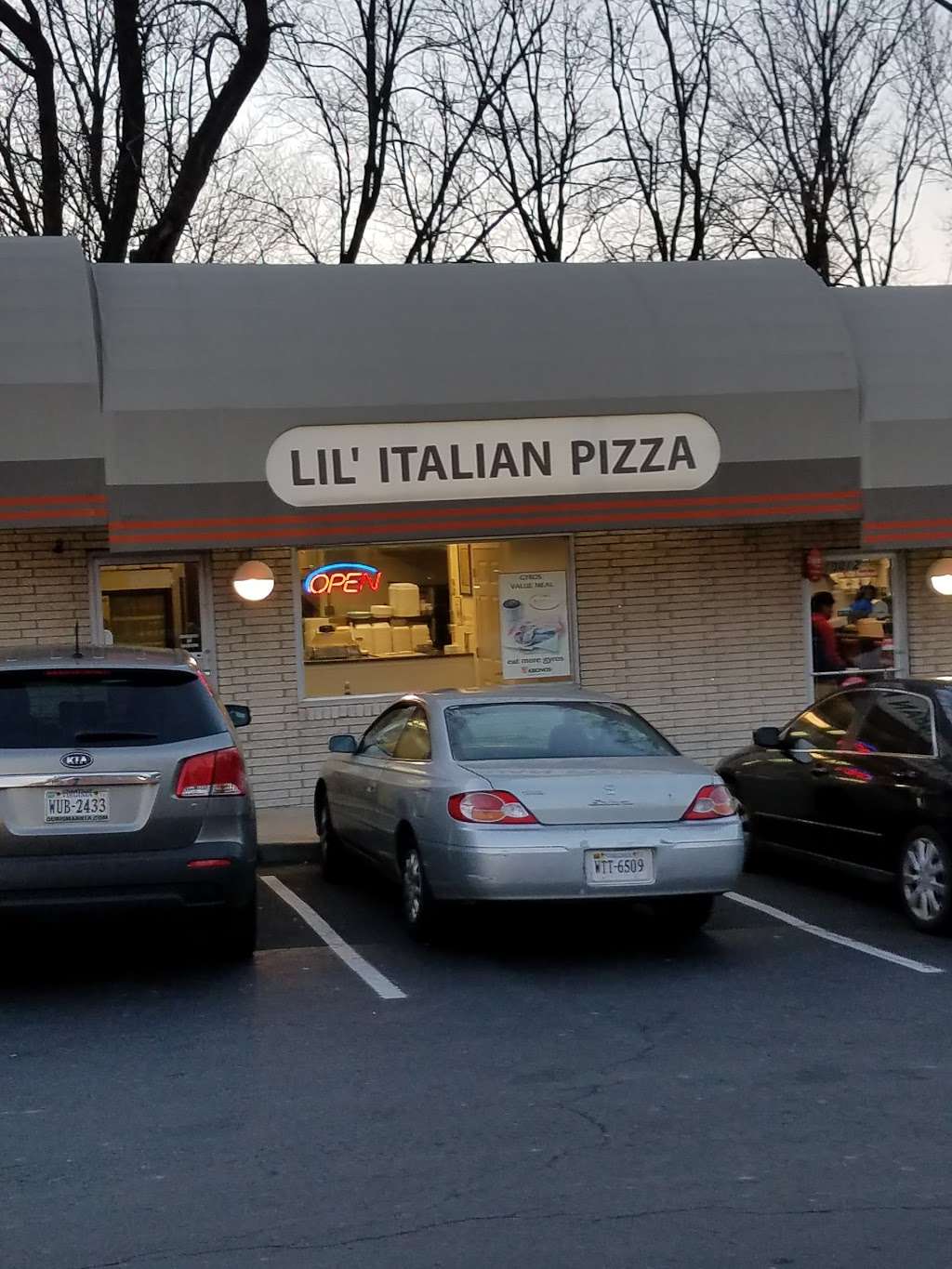 Lil Italian Pizza | 10014 Main Street, Fairfax, VA 22031, USA | Phone: (703) 591-3315