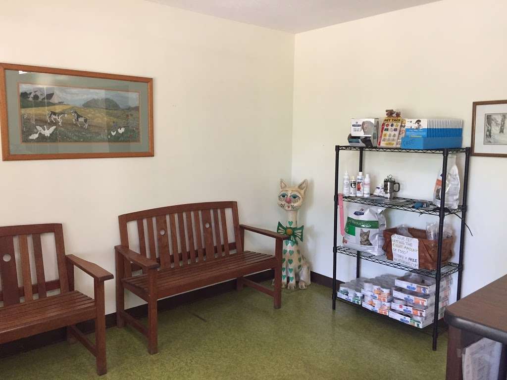 Freeway Veterinary Clinic | 5200 Red Arrow Hwy, Stevensville, MI 49127 | Phone: (269) 429-4091