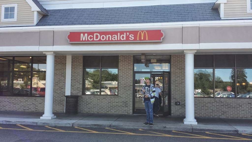 McDonalds | 100 Main St N, Southbury, CT 06488, USA | Phone: (203) 262-9820