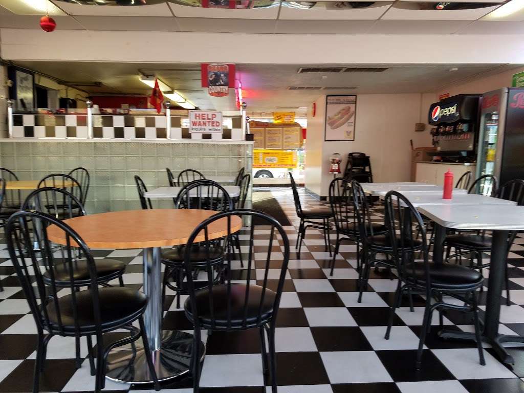 Scoobys Red Hots | 4319 Prince St, Downers Grove, IL 60515, USA | Phone: (630) 769-1678