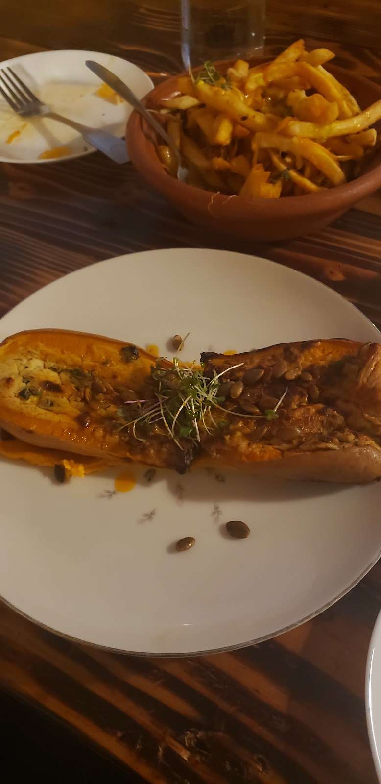 Butcher Crown Roadhouse | 1905 Bodega Ave, Petaluma, CA 94952, USA | Phone: (707) 559-3735