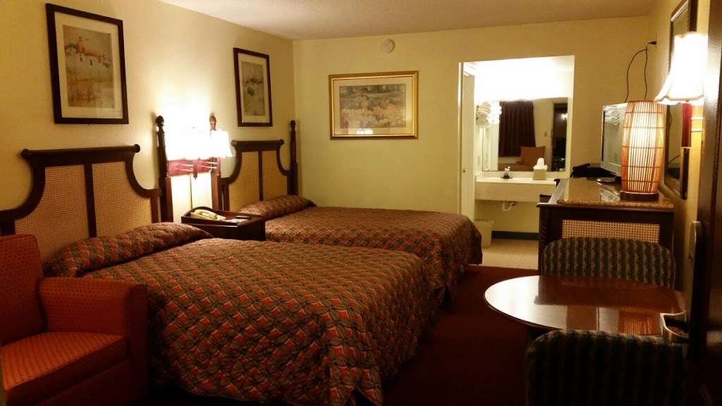 Maple Leaf Hotel Inn & Suites | 4647 W Bronson Memorial Hwy, Kissimmee, FL 34746, USA | Phone: (407) 787-3800