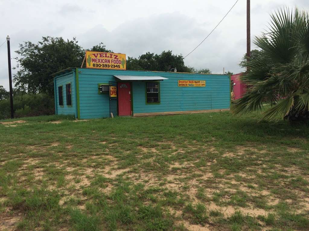 Veliz Mexican Restaurant | 101 Creekwood Dr, Floresville, TX 78114, USA | Phone: (830) 393-2345