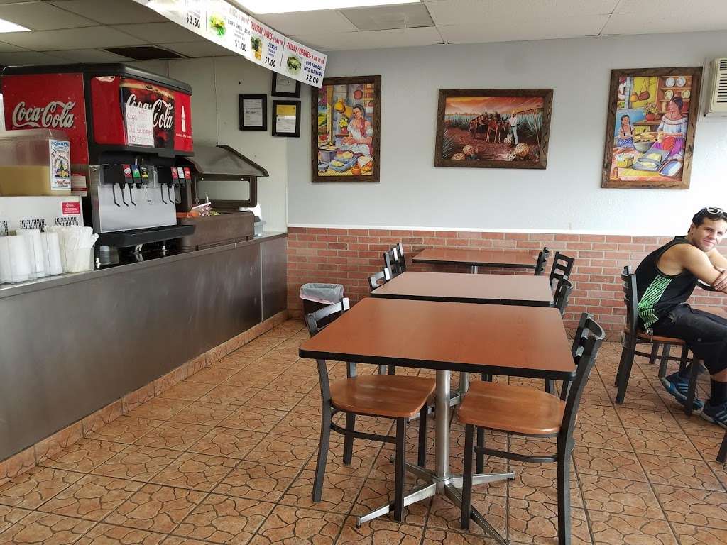 Tacos Elsinore #2 | 16331 Lakeshore Dr, Lake Elsinore, CA 92530 | Phone: (951) 471-1717