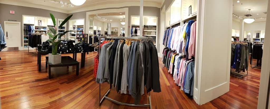 Banana Republic | 2960 Center Valley Pkwy, Center Valley, PA 18034 | Phone: (610) 791-7505