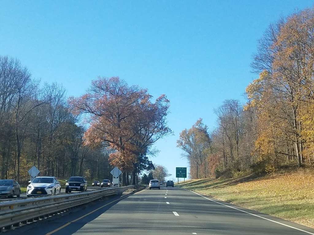 Park and Ride Lot | New Canaan Ave, Norwalk, CT 06850, USA