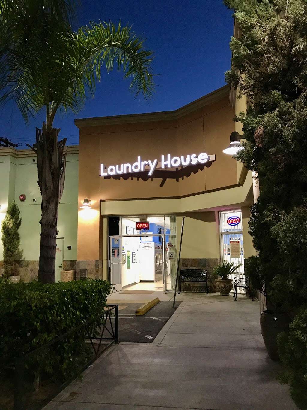 Laundry House | 601 N Avalon Blvd Suite C, Wilmington, CA 90744, USA | Phone: (424) 342-9001